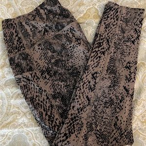 Chicos Size 3 (US 16) Zynergy Leggings